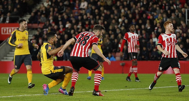 Walcott đã có một trận đấu tuyệt hay khi lập một cú hat-trick.