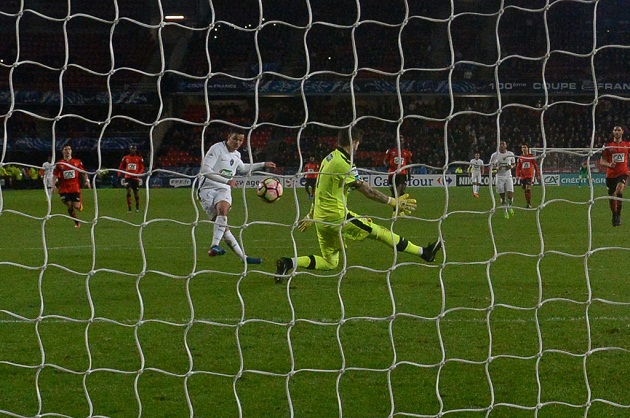 Ben Arfa kết thúc trận đấu bằng một cú sửa lòng chính xác.