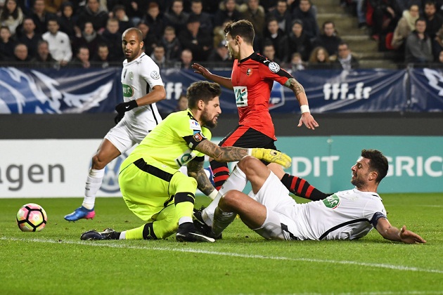 Lucas Moura nâng tỉ số lên 2-0 ở phút 38.
