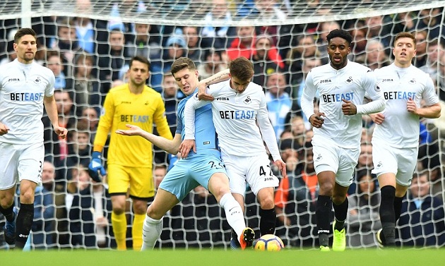 Tuy nhiên, Swansea không dễ dàng chịu khuất phục.