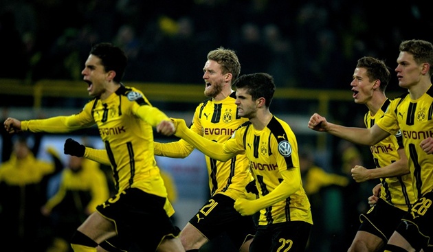 Khi đá trên sân khách Dortmund thường chơi khá phập phù.