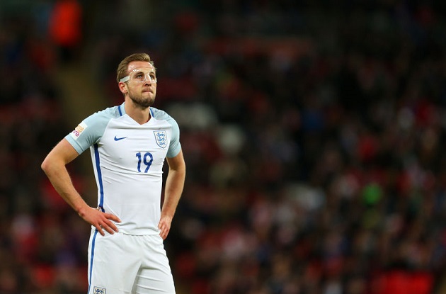 Kane đá không đúng sức khi lên tuyển.