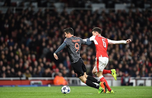 Nhưng tất cả chấm dứt sau tình huống phạm lỗi của Koscielny.