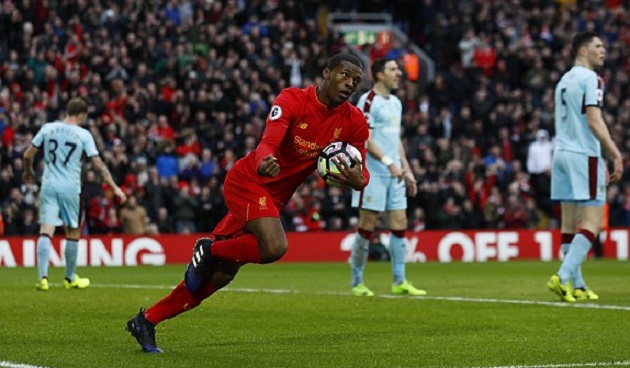 Wijnaldum là người kéo trận đấu về vạch xuất phát sau một cú sút cực căng ở trong vòng cấm.