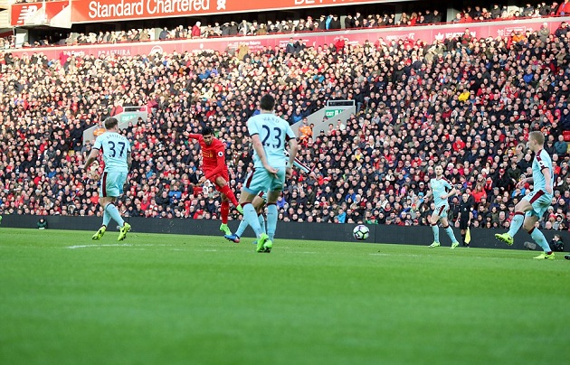 Chỉ một phút sau, Can có bàn thắng cho Liverpool.