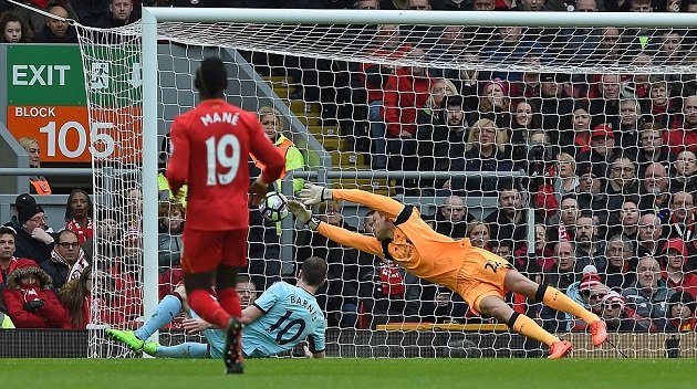 Người lập công là Barnes sau một pha chích mũi giày khá dễ dàng.