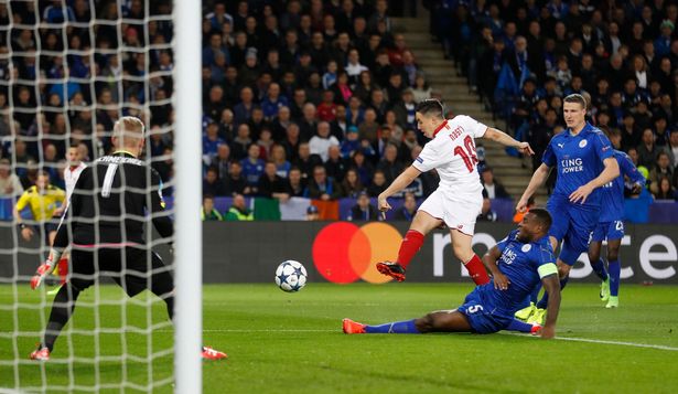 Leicester phòng ngự kiên cường.