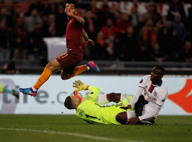 Tuy nhiên, đại diện của Ý liên tục bỏ lỡ những cơ hội trong nửa giờ thi đấu còn lại.