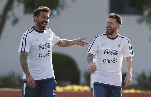 Lavezzi đang đá ở Trung Quốc cũng được gọi lên tuyển.