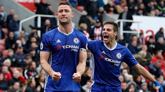 Cahill là cầu thủ đầu tiên của Chelsea vừa ghi bàn vừa phản lưới chỉ trong một trận đấu. Lần gần nhất, Chelsea trải qua cảm giác đó là vào năm 2009 (Kalou).