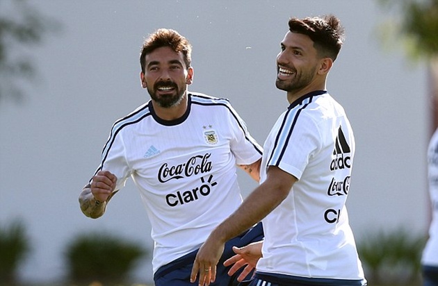 Argentina đang đứng trước nguy cơ bị loại khi chỉ có 19 điểm sau 12 vòng đấu.