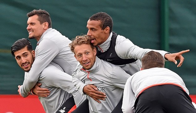 Can và Leiva sẽ là quân bài tủ ở khu trung tuyến.