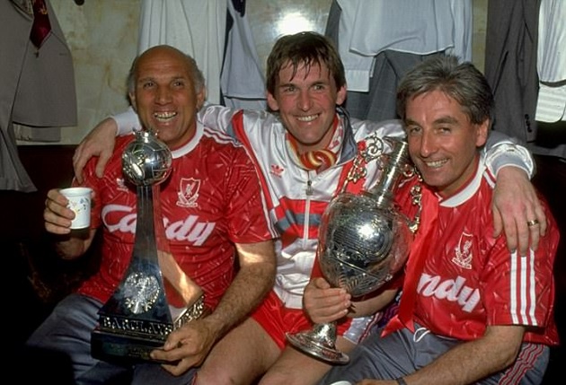 Moran giành được 7 danh hiệu khi còn cầu thủ và 37 danh hiệu khi huấn luyện Liverpool.
