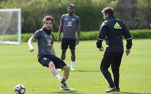 Tương lai của Fabregas trở nên bất định khi Chelsea đang muốn đem Bakayaro về sân Stamford Bridge.