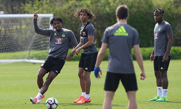 Trung vệ Chalobah - hàng home-grown hiếm hoi của Chelsea.