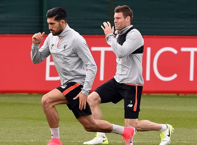 Bắp chân cuồn cuộn của Milner và Can.