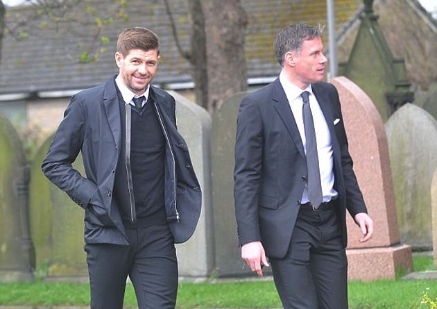 Gerrard và Carragher đến tham dự đám tang.