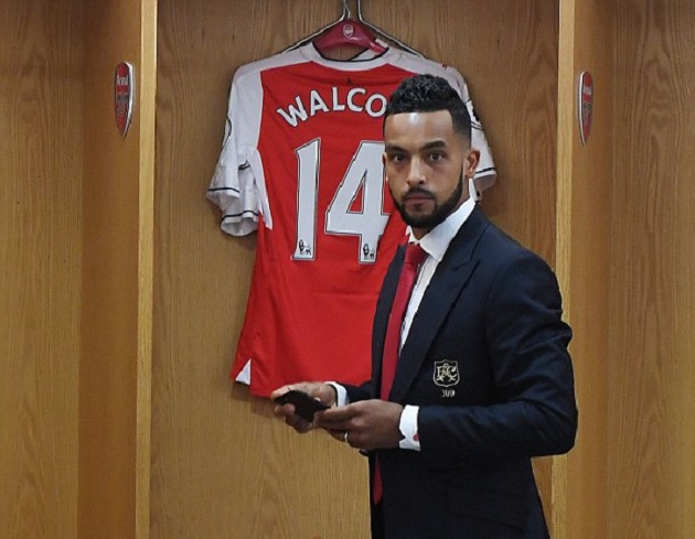 Walcott rất có duyên với mành lưới của Man City.