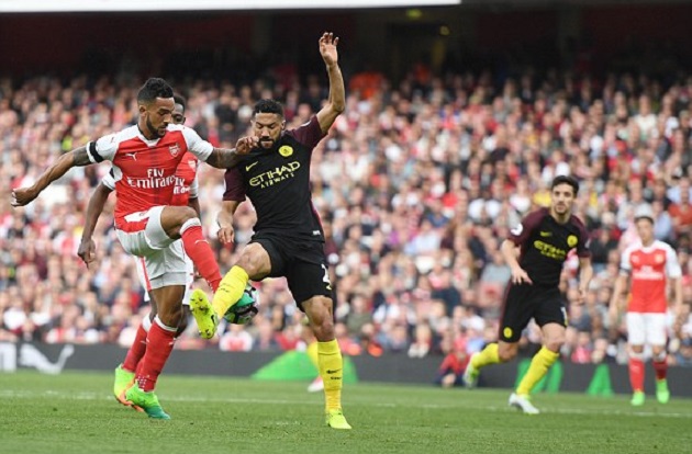 Cuối hiệp một, sau những nỗ lực ép sân, Arsenal đã có bàn thắng gỡ hòa.