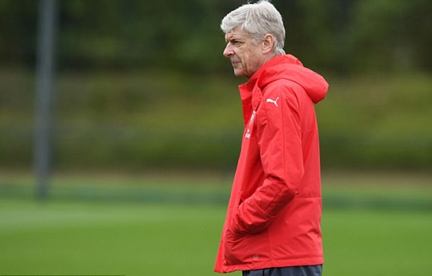 Ông Wenger đang đứng trước rất nhiều áp lực.