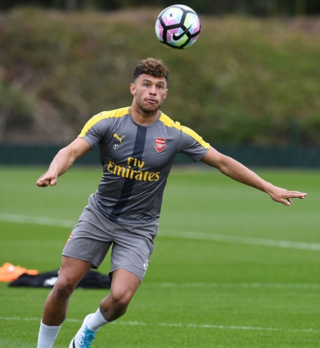 Chamberlain đã trở lại tập luyện.