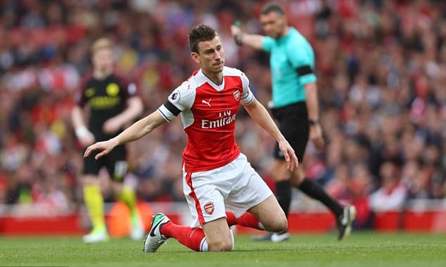 Trung vệ người Pháp dính chấn thương gót chân Achilles và không biết bao giờ trở lại.