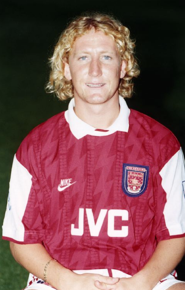Ray Parlour là một cầu thủ gắn bó với kỉ nguyên bất bại của Arsenal. Anh có 333 lần ra khoác áo Pháo thủ.
