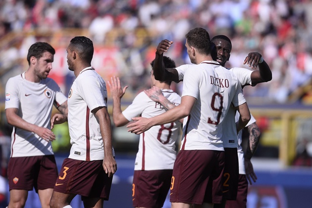Roma vẫn bám đuổi Juve với 6 điểm ít hơn.