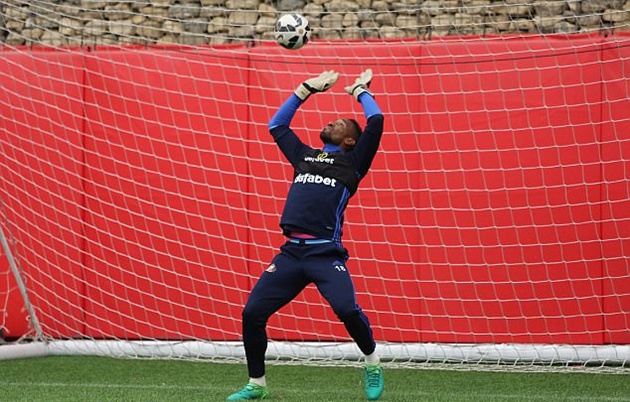 Kết quả bị các em nhỏ sút thủng lưới liên tục.