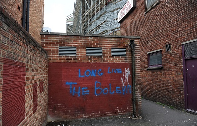 Sân Upton Park hơn 100 năm tuổi tan hoang thảm thương - Bóng Đá