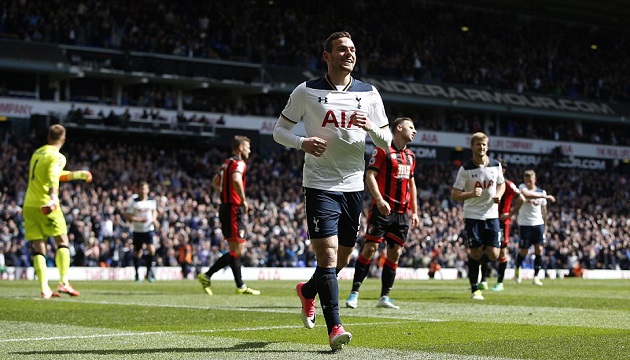 Đây là lần hiếm hoi người ta thấy tiền đạo ngườ Hà Lan này ghi bàn.