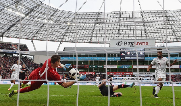 Coman suýt nữa ghi bàn sau pha căng ngang của đồng đội.