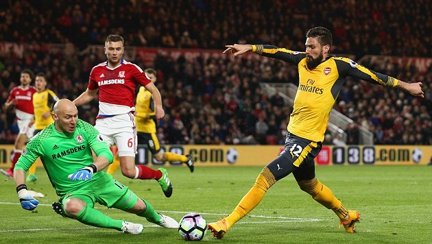 Giroud chơi khá nỗ lực ở trận này, tiếc là anh chưa có duyên ghi bàn.