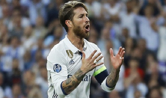 Rõ ràng, hậu vệ này đã chơi không tập trung trong tình huống đó.