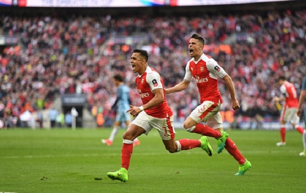 Giây phút vỡ òa của Sanchez