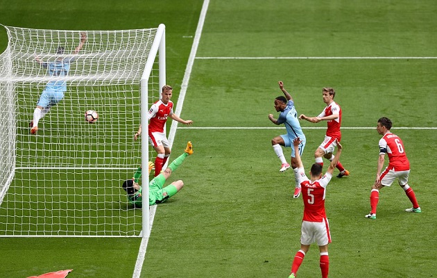 Sterling - 5 điểm. Cầu thủ da màu này hoàn toàn mất hút kể từ khi vào sân thay cho Silva.
