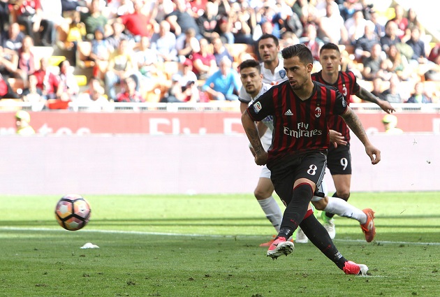 Sang hiệp hai, Suso có cơ hội lớn san bằng tỉ số nhưng trên chấm phạt đền, tiền vệ trụ cột của Milan lại sút không thành công.