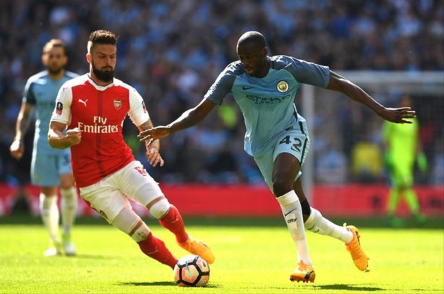 Yaya Toure - 8. Tiền vệ người Bờ Biển Ngà gánh vác trọng trách dẫn dắt trận đấu. Anh suýt chút nữa lập công nếu bóng không đập trúng cột sau pha sửa lòng tuyệt đẹp.
