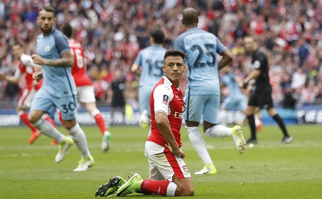 Otamendi - 8 điểm. Anh là cầu thủ chơi năng nổ nhất nơi hàng thủ Man City. Những pha tắc bóng chuẩn xác của Otamendi đã giảm thiểu tối số bàn thua của đội nhà.