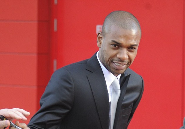 Fernandinho cũng tới dự tiệc của bạn đồng hương.