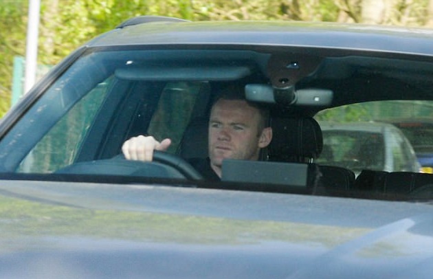 Rooney đăm chiêu không kém người thầy.