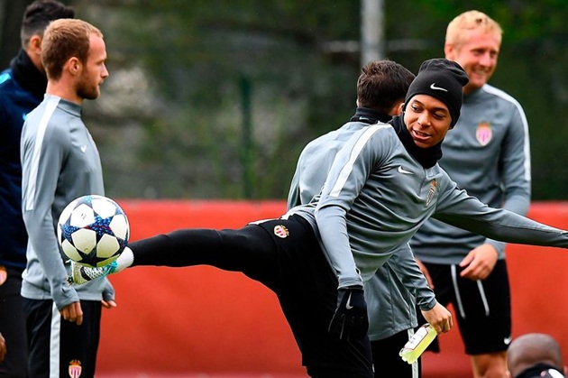 Các cầu thủ của ông Jardim đã bỏ xa PSG 3 điểm và còn 1 trận trong tay.