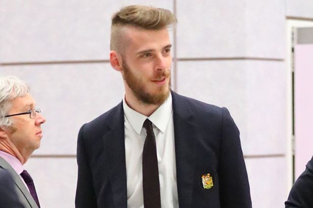 De Gea ngồi dự bị đêm qua và có nhiều thông tin cho rằng Real Madrid đã được chốt giá mua De Gea.