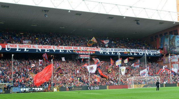 Sự cuồng nhiệt trên sân Luigi Ferraris.