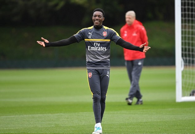 Welbeck hẳn còn rất vui sướng khi ghi bàn vào lưới đội bóng cũ Man Utd.