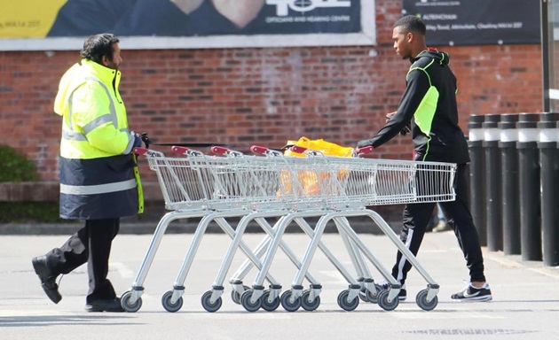 Ở Liverpool anh được hưởng lương 120.000 bảng/tuần.