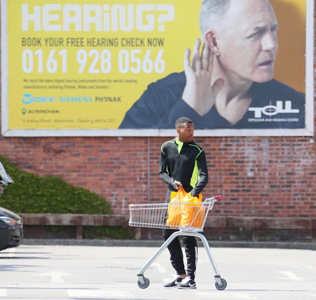 Cầu thủ người Anh với đôi giày Nike khá bắt mắt.