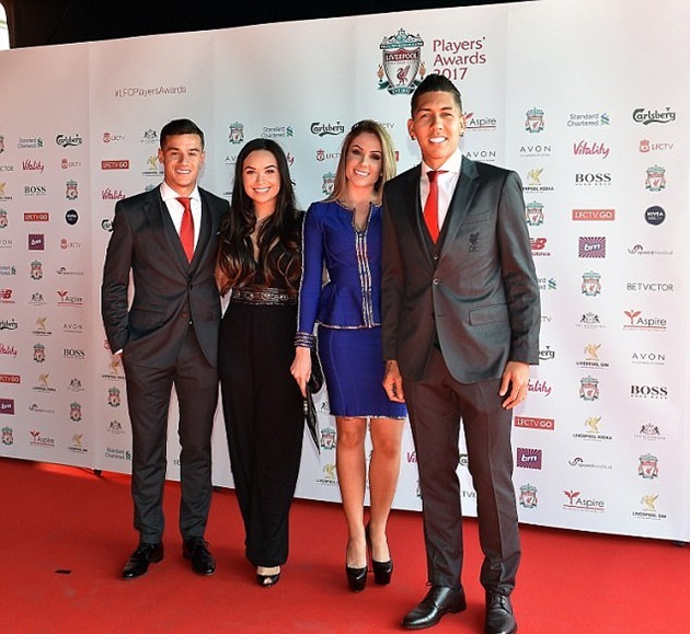 May mắn Coutinho không hề hấn gì.