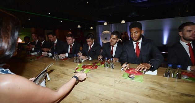 Anh vẫn có thể đến dự tiệc với các đồng đội.