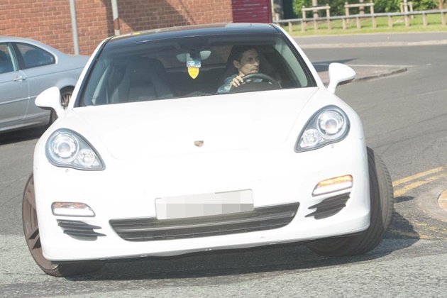 Navas thích dòng xe Porsche.